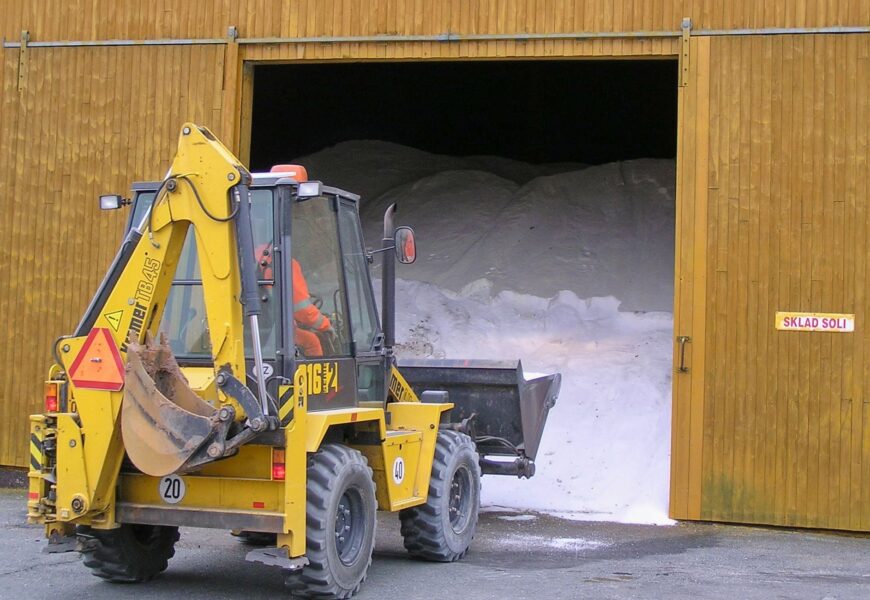 Kraj letos bude investovat do silnic a modernizací projde vozový park údržby
