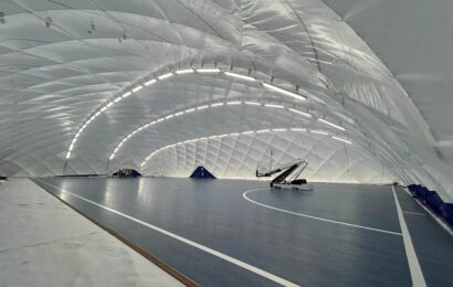 Nová sportovní hala u gymnázia Mozartova dočasně nahradila Duklu