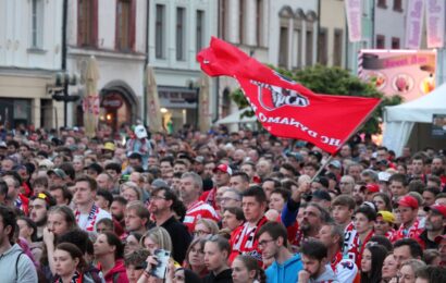 Finále míří na Pernštýnské náměstí. Pardubice a Dynamo nabídnou veřejné promítání hokejových zápasů pod širým nebem