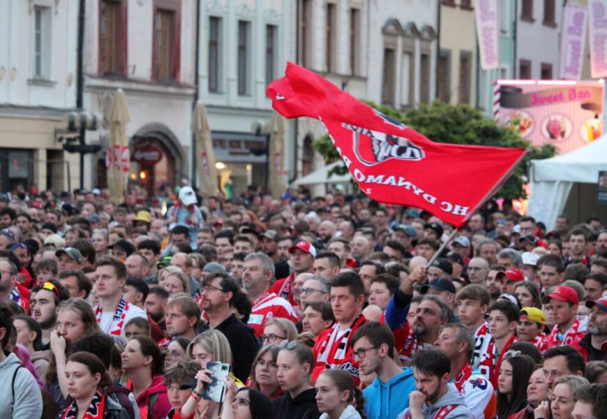 Finále míří na Pernštýnské náměstí. Pardubice a Dynamo nabídnou veřejné promítání hokejových zápasů pod širým nebem Finále míří na Pernštýnské náměstí. Pardubice a Dynamo nabídnou veřejné promítání hokejových zápasů pod širým nebem