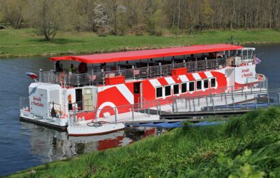 Loď Arnošt se po letech vrátila na Labe. Město Pardubice podpoří její provoz téměř milionem korun