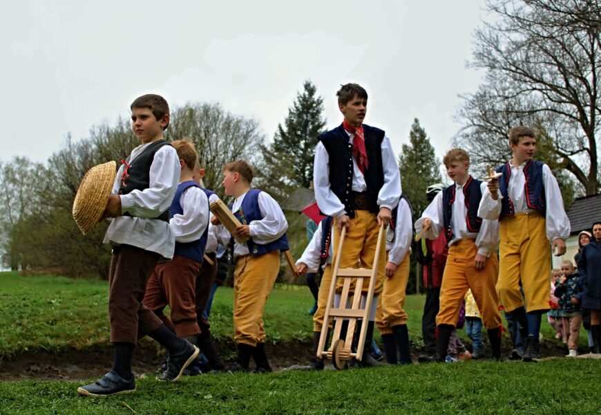 VIDEO: Řehtání, hrkání, klepání. Velikonoce na Veselém kopci