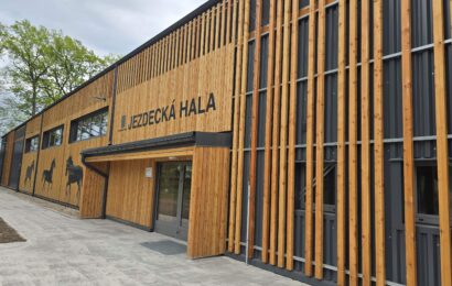Nová jízdárna v Kladrubech nad Labem přivítá první koně