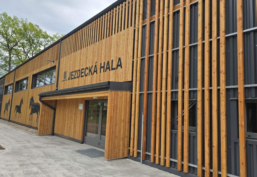 Nová jízdárna v Kladrubech nad Labem přivítá první koně