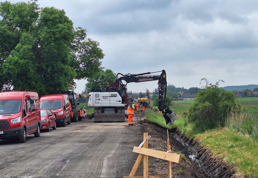 Rekonstrukce silnice I/35 mezi Chvojencem a Býští je v plném proudu