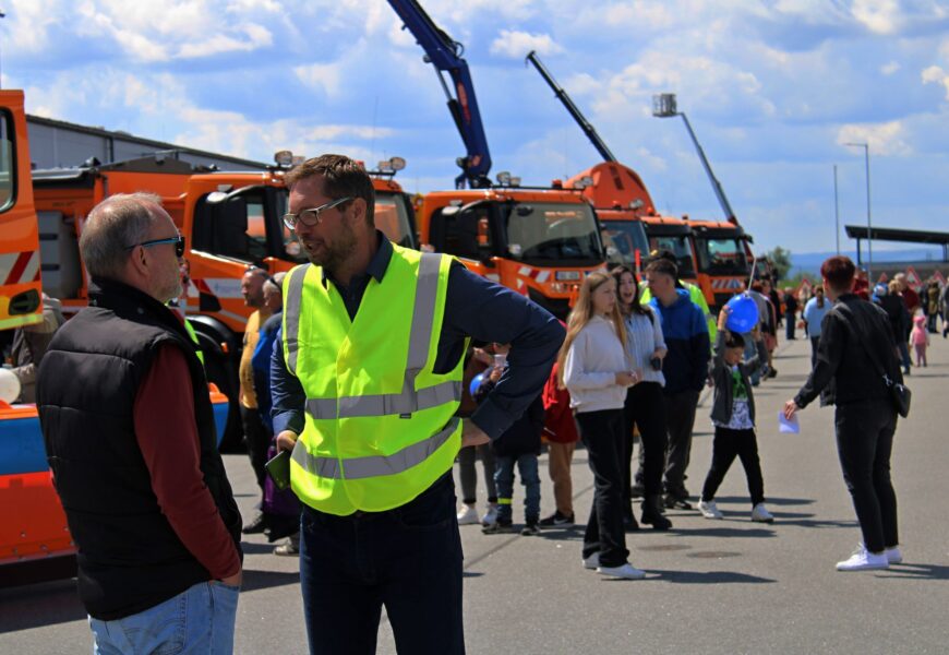 VIDEO: Den otevřených dveří odhalil prostory Střediska správy a údržby dálnic v Městci