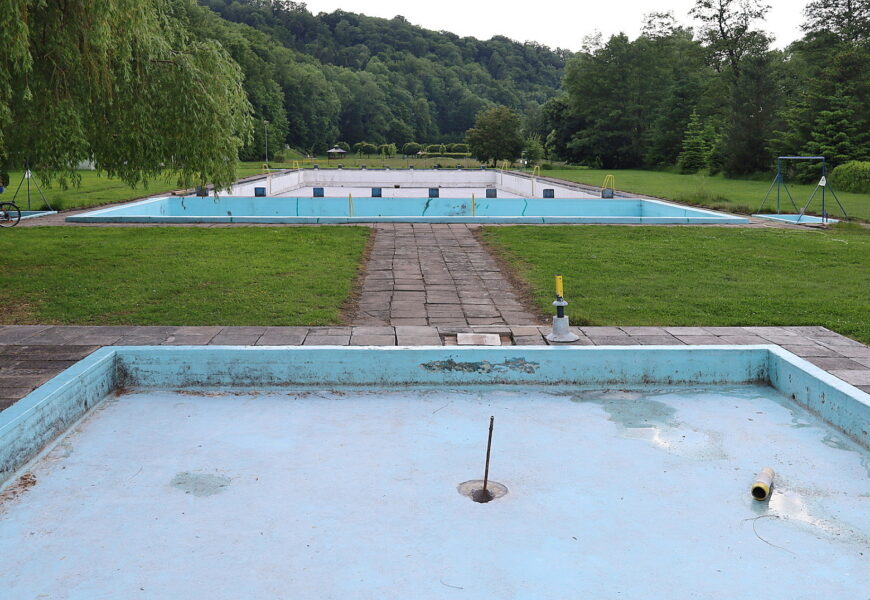 Rekonstrukce unikátního koupaliště v Brandýse nad Orlicí pokračuje