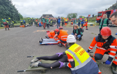 VIDEO: Hasiči na letišti v Pardubicích cvičili leteckou nehodu