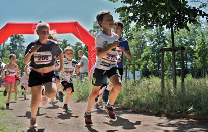 VIDEO: Na pardubickém Zámečku se konal dobročinný běh Po stopách Silver A. Výtěžek byl věnován Viktorce