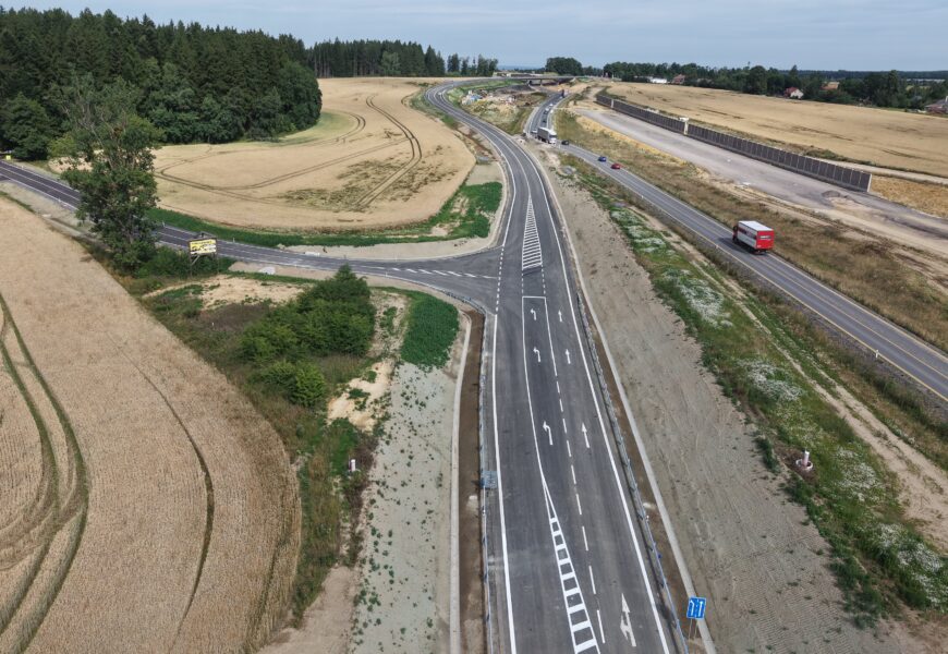 Silničáři dnes zprovozní nadjezd přes budoucí D35 u Gajera
