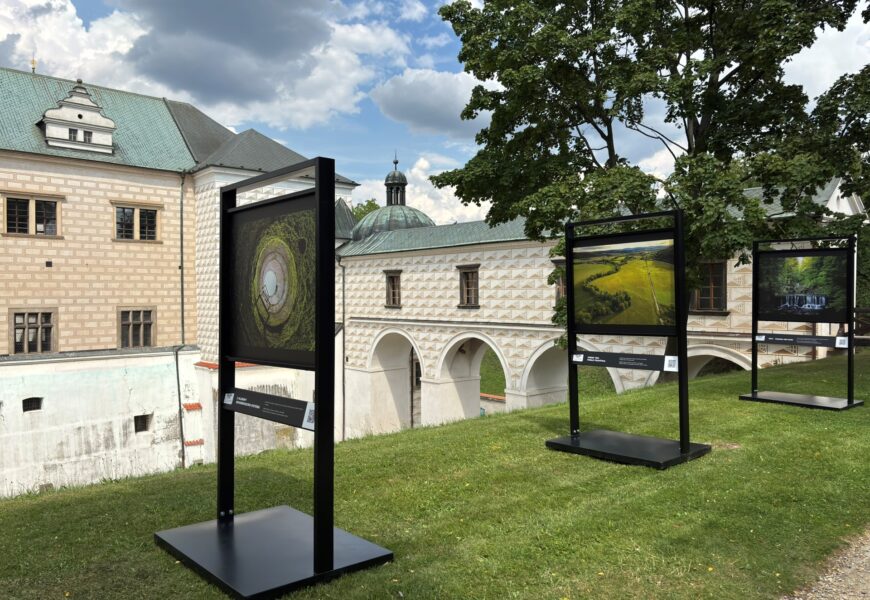 Na valech pardubického zámku ožívá výstava o proměnách přírody