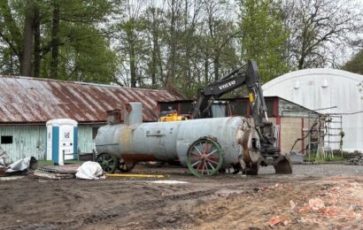 Rekonstrukce školy Do Nového pokračuje. Při stavebních pracích byl v betonu nalezen předmět z období páry