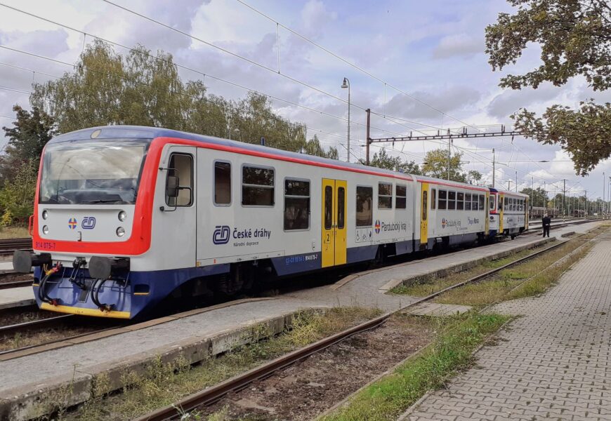 Pardubický a Královéhradecký kraj zvažují možnosti zvýšení počtu vlakových spojení mezi svými krajskými městy