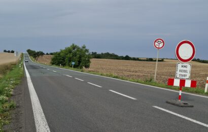VIDEO: Začala uzavírka silnice I/17 u Kočí. Modernizace má pomoci od častých nehod