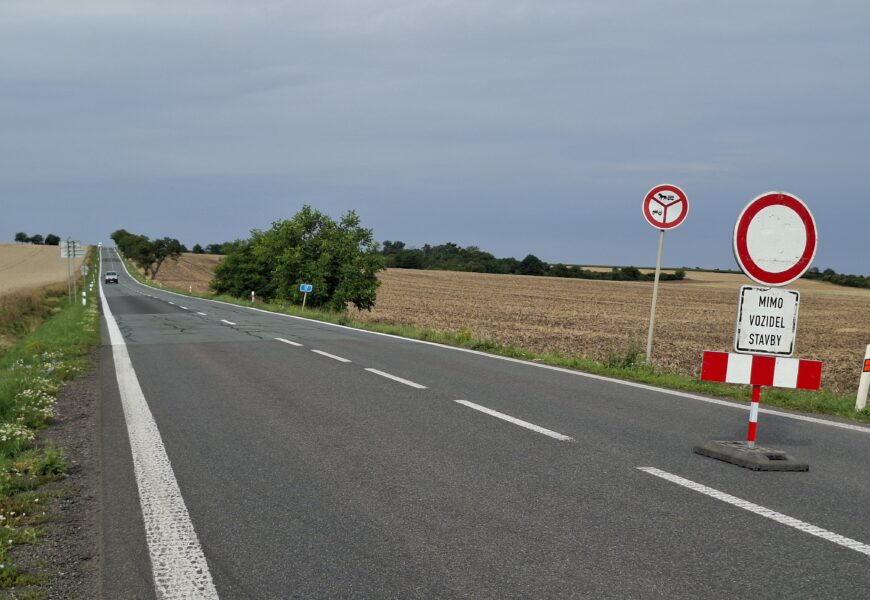 VIDEO: Začala uzavírka silnice I/17 u Kočí. Modernizace má pomoci od častých nehod