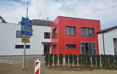 Výstavba nové hasičské stanice v Hrochově Týnci se blíží ke svému dokončení