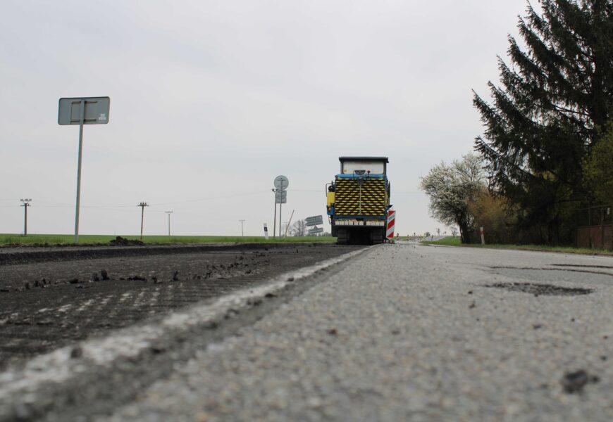 Oprava části silnice v Jedlové a Bystrém je plánována na příští rok