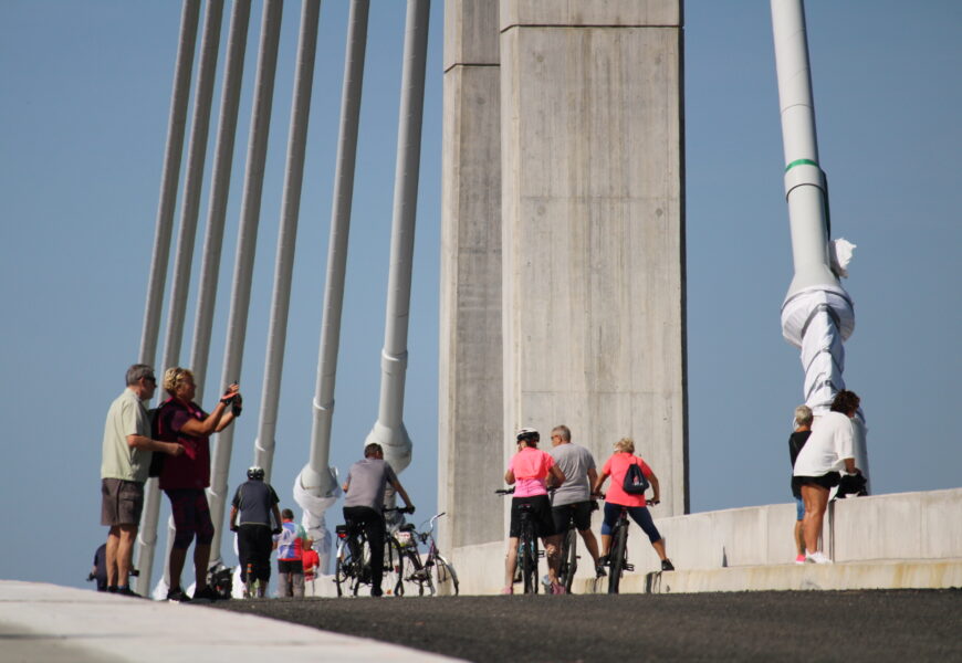 VIDEO: Na Severovýchodním obchvatu se pokládají poslední vrstvy asfaltu VIDEO: Na Severovýchodním obchvatu se pokládají poslední vrstvy asfaltu
