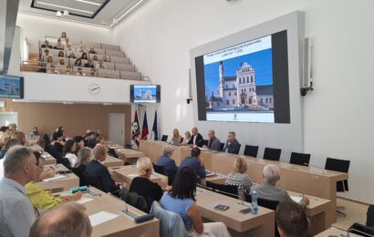 Změna financování platů nepedagogických pracovníků znamená pro kraj rozpočtovou výzvou