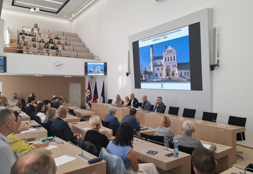 Změna financování platů nepedagogických pracovníků znamená pro kraj rozpočtovou výzvou