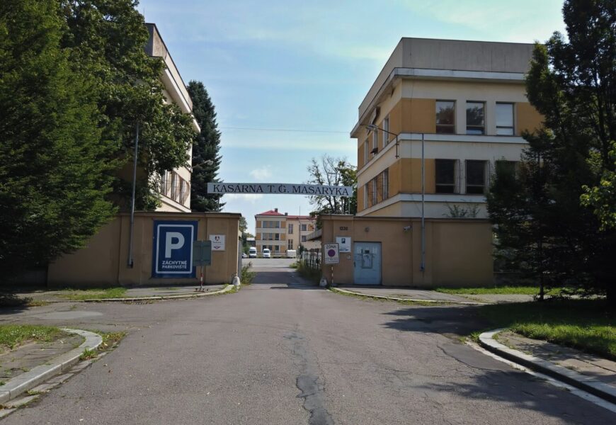 Stavba nové školy v areálu bývalých kasáren T. G. Masaryka začíná