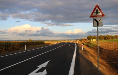 Silnice I/17 u Kočího je po úpravě zatáčky opět otevřená