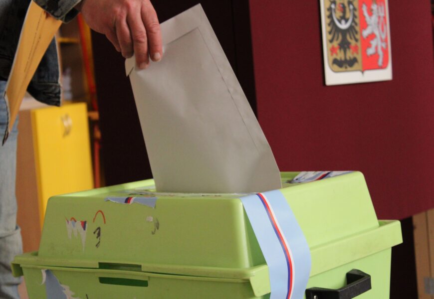 Volby se blíží. Připomeňte si platnost občanského průkazu i pasu