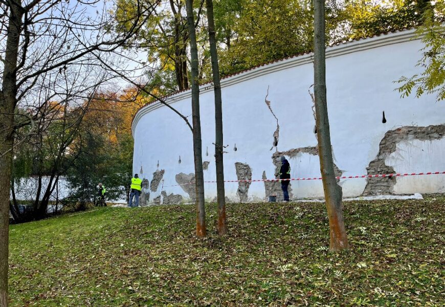 Pardubický kraj plánuje zpřístupnit větší část valů kolem pardubického zámku návštěvníkům