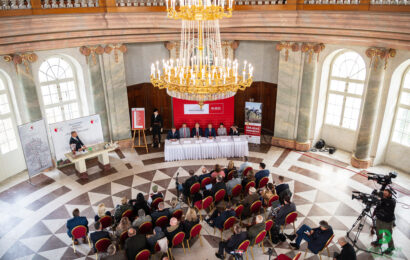 Startovní čísla účastníkům letošní Velké pardubické vylosuje prezidentka Kapky naděje