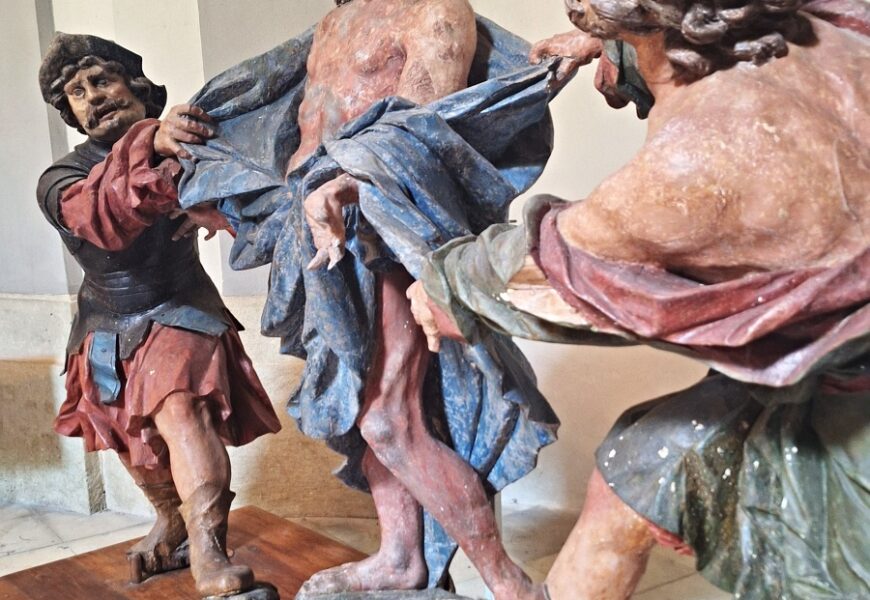 Barokní sochy z kláštera v Hedči budou navráceny na původní místo Barokní sochy z kláštera v Hedči budou navráceny na původní místo