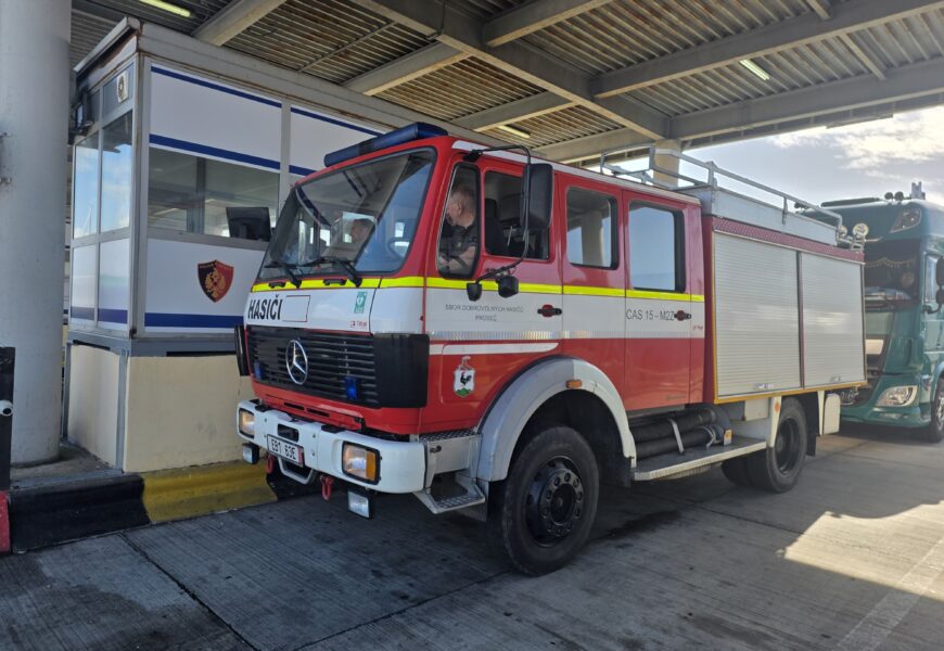 Hasičská cisterna z Proseče bude pomáhat v jižní Albánii 