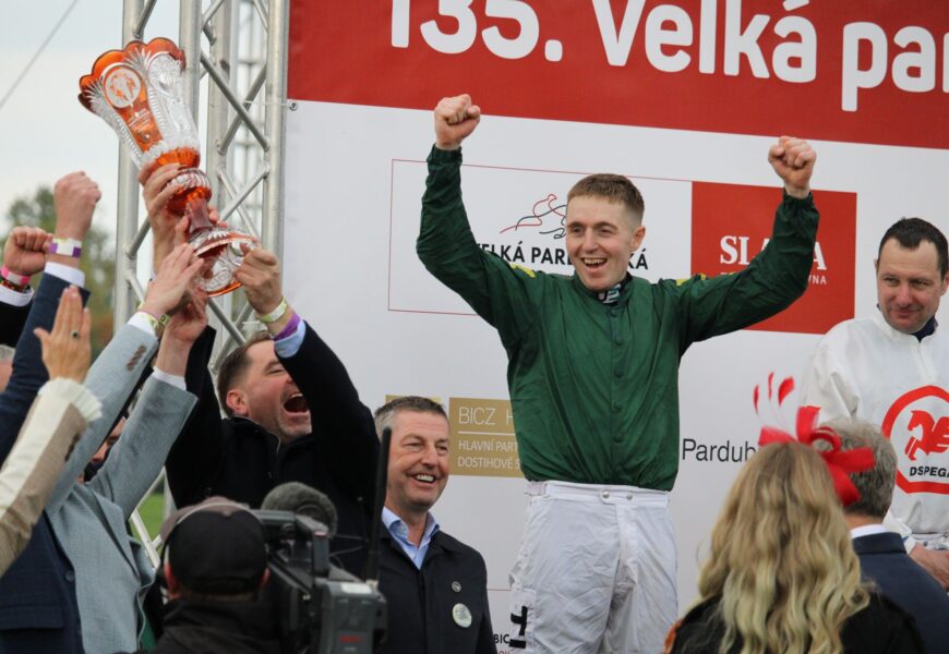 Letošní Velká pardubická se Slavia pojišťovnou opět přilákala zájem diváků i sázkařů