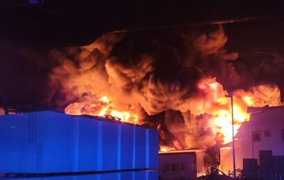 Ve Vysokém Mýtě hořela hala. Vyhlášen byl 3. stupeň poplachu