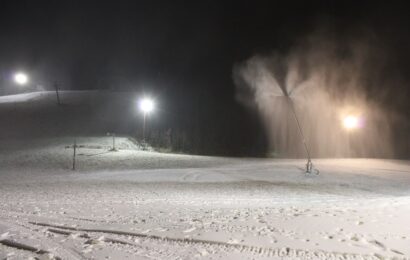 VIDEO: Mrazivé počasí přeje vlekařům. V Hlinsku se už zasněžuje