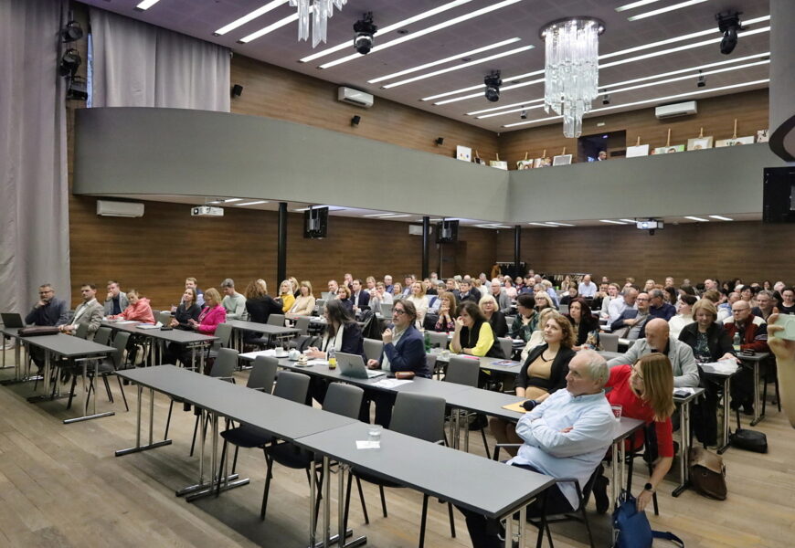 Ředitelé středních škol Pardubického kraje debatovali na pravidelné poradě