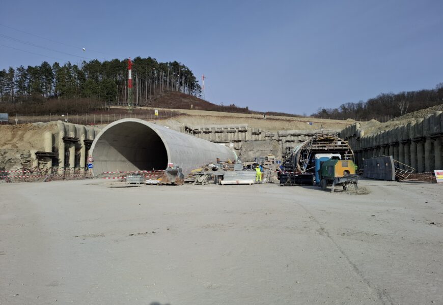 VIDEO: Tunel Homole nabírá zpoždění. ŘSD potvrdilo posun termínu minimálně na rok 2027