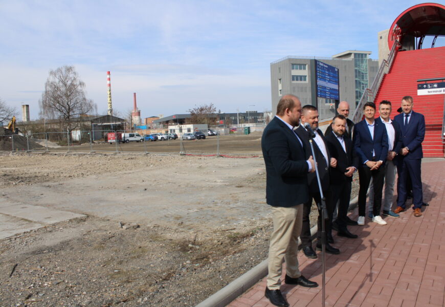 VIDEO: Začala stavba parkovacího domu u hlavního nádraží