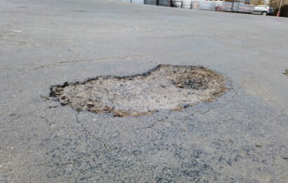 VIDEO: Letošní zima byla pro silničáře o desítky milionů dražší než ta předchozí. Kraj chystá opravy