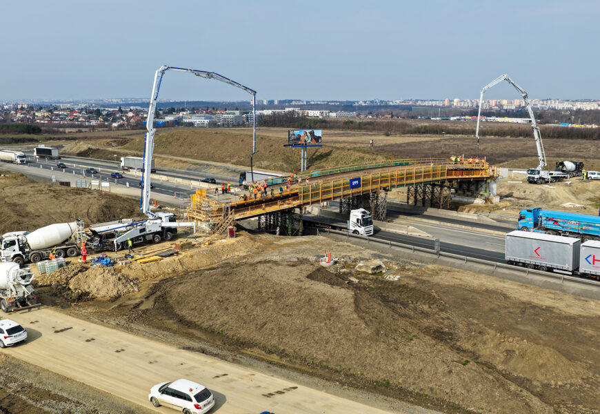 Příznivé jarní počasí urychluje stavbu východní části Pražského okruhu