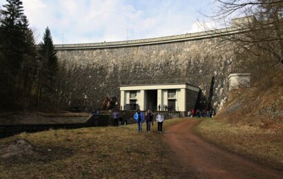 VIDEO: Vstoupili jsme do míst, kde nad hlavou tečou tuny vody. Prohlédněte si útroby Seče