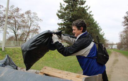 VIDEO: Dobrovolníci v Pardubicích se opět zapojili do projektu Ukliďme Česko. Pomáhali s úklidem města i okolní přírody