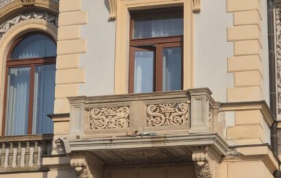 Balkony pardubické radnice se po rekonstrukci vrátily na své místo