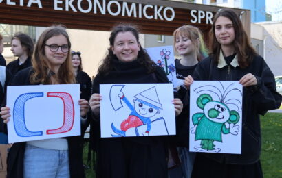 OBRAZEM: Studenti z Univerzity Pardubice protestovali na podporu veřejnoprávních médií