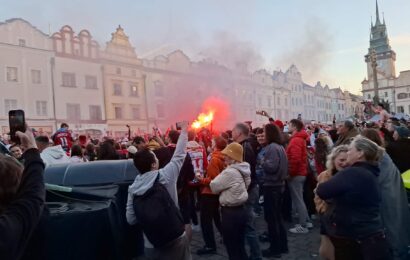VIDEO: Pardubice v euforii: Čekání je u konce, Dynamo po 14 letech usedlo na trůn!   