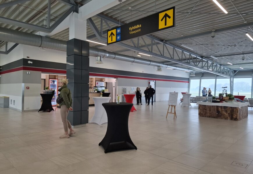 VIDEO: Letiště Pardubice otevřelo nové podlaží terminálu Jana Kašpara