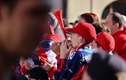 FOTO: Finále Tipsport extraligy pokračovalo na třineckém ledě. Pernštýnské náměstí v Pardubicích opět zaplnili fanoušci