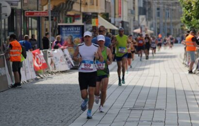 VIDEOREPORTÁŽ: Pardubický půlmaraton bude provázen dopravními omezeními. Městská policie plánuje nasazení téměř všech dostupných strážníků