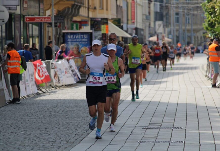 VIDEOREPORTÁŽ: Pardubický půlmaraton bude provázen dopravními omezeními. Městská policie plánuje nasazení téměř všech dostupných strážníků