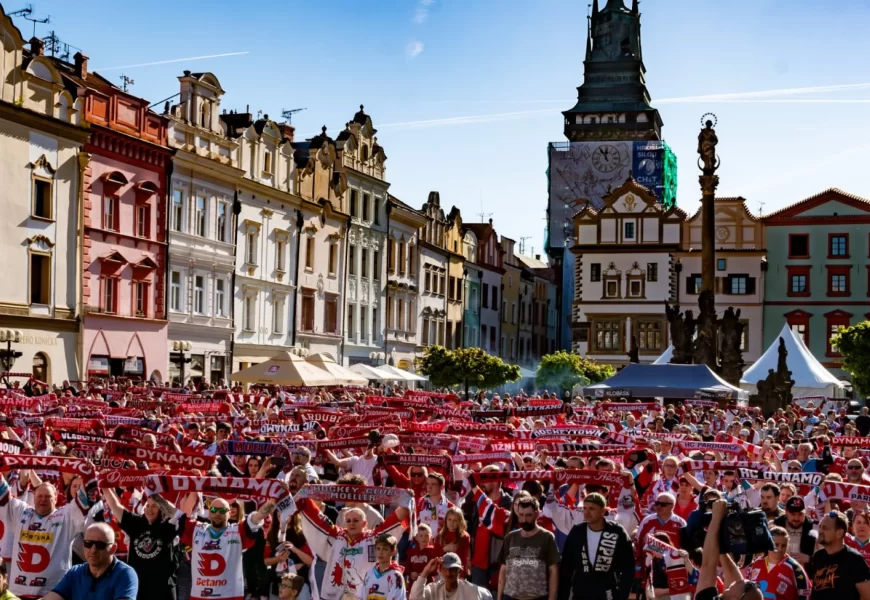 Pardubice žijí hokejem. Finále extraligy se bude promítat opět na Pernštýnském náměstí