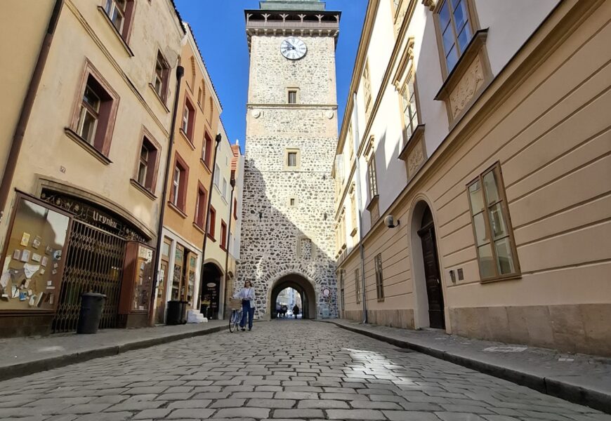 Hotovo! Zelená brána je opravená a znovu průchozí
